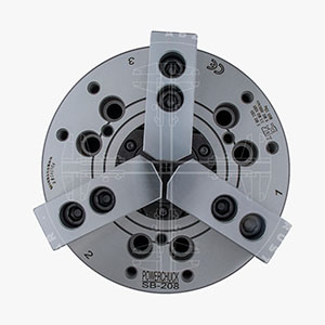 سه نظام تراشکاری هیدرولیک چیست؟ تراشکاری هیدرولیک یکی از روش های پیشرفته تولید قطعات صنعتی است که با استفاده از ابزارهای برشی سرامیکی یا کربیدی، قطعات فلزی را به شکل دلخواه شکل می دهد. برای اجرای عملیات تراشکاری، از دستگاه تراش استفاده می شود که بسته به نوع نظام تراشکاری مورد استفاده، می تواند با ابزارهای مختلفی کار کند  سه نظام تراشکاری ابزارهایی هستند که برای تولید قطعات فلزی با دقت بالا استفاده می شوند. با استفاده از این دستگاه ها، قطعات فلزی را به شکل دلخواه می توان به وسیله ی ابزارهای برشی سرامیکی یا کربیدی تراشید. این سه نظام تراشکاری هیدرولیک شامل نظام تراشکاری هیدرولیک مستقیم، نیمه مستقیم و غیر مستقیم هستند. این دستگاه ها با دقت بسیار بالایی ساخته می شوند و توانایی تحمل بار زیادی را دارا هستند. علاوه بر استفاده این سه نظام در دستگاه تراش، آنها در بسیاری از دستگاه های دیگر نیز به کار گرفته می شوند. به عنوان مثال، در دستگاه های CNC پنچ محور، میز های جوشکاری و دستگاه های فرز از این سه نظام تراشکاری استفاده می شود. با توجه به قابلیت های منحصر به فرد و دقت بالای دستگاه های تراشکاری، این روش به یکی از مهم ترین روش های تولید قطعات صنعتی تبدیل شده است که در صنایع مختلفی مانند خودروسازی، هوافضا، پزشکی و صنایع دفاعی مورد استفاده قرار می گیرد.  اجزای تشکیل دهنده سه نظام تراشکاری سه نظام تراشکاری ابزاری هستند که برای تولید قطعات فلزی با دقت بالا استفاده می شوند. این سه نظام شامل نظام تراشکاری هیدرولیک مستقیم، نیمه مستقیم و غیر مستقیم هستند. اجزای تشکیل دهنده این سه نظام عبارتند از:  سیستم هیدرولیک: این سیستم شامل سیلندرهای هیدرولیکی است که به عنوان منبع قدرت استفاده می شوند تا تراشها را به حرکت درآورند.  ابزارهای برشی: این ابزارها شامل انواع تیغه های تراش، نمیدها، میله های تراش و ابزارهای دیگری هستند که برای برش قطعات فلزی استفاده می شوند.  سیستم کنترل: این سیستم شامل کنترلرهای الکترونیکی است که برای کنترل حرکت تراشها و ابزارهای برشی استفاده می شوند. این سیستم می تواند شامل سنسورهایی برای اندازه گیری دقیق قطعات و کنترل دمای دستگاه نیز باشد.  همچنین، برای عملیات تراشکاری، یک دستگاه میز تراش نیز به کار می رود که برای نگهداری قطعات و ابزارهای برشی استفاده می شود. با استفاده از این اجزای تشکیل دهنده، دستگاه تراشکاری ابزاری با دقت بسیار بالا برای تولید قطعات فلزی به کار می رود.  کاربردهای سه نظام تراشکاری هیدرولیک سه نظام تراشکاری هیدرولیک یکی از روش های مهم تولید قطعات فلزی با دقت بالا است. این دستگاه ها در صنایع مختلفی مورد استفاده قرار می گیرند. برخی از کاربردهای سه نظام تراشکاری هیدرولیک عبارتند از:  در صنعت خودروسازی، از دستگاه های تراشکاری هیدرولیک برای تولید قطعات مهمی مانند موتورها، گیربکس ها و قطعات دیگر استفاده می شود. در صنعت هوافضا، دستگاه های تراشکاری هیدرولیک برای تولید قطعات پیچیده و دقیقی مانند قطعات موتورها، قطعات مربوط به سیستم های کنترل و قطعات دیگر استفاده می شود. در صنایع دفاعی، دستگاه های تراشکاری هیدرولیک برای تولید قطعاتی مانند بشکه های توپ و پایه های توپ استفاده می شود. در صنعت پزشکی، دستگاه های تراشکاری هیدرولیک برای تولید قطعاتی مانند ایمپلنت های پزشکی استفاده می شود. در صنعت الکترونیک، دستگاه های تراشکاری هیدرولیک برای تولید قطعات پیچیده ای مانند کانکتورها، باتری ها و قطعات الکترونیکی دیگر استفاده می شود. در صنعت ماشین آلات، دستگاه های تراشکاری هیدرولیک برای تولید قطعات مهمی مانند موتورها، گیربکس ها، لنت ها و قطعات دیگر استفاده می شود. به طور کلی، دستگاه های تراشکاری هید