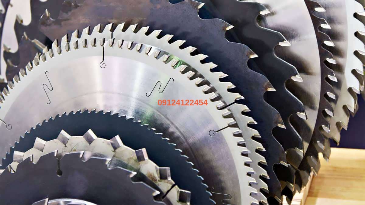 circular saw machine blades for wood in store
